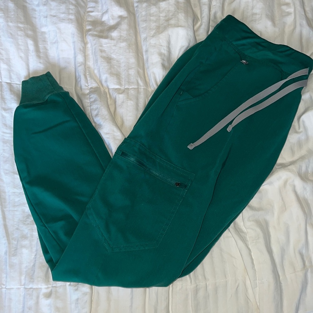 GENTLY USED Women’s Forest Green Zamora - Jogger Scrub Pants - Size Medium